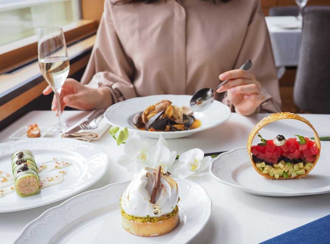 budget travel cooking