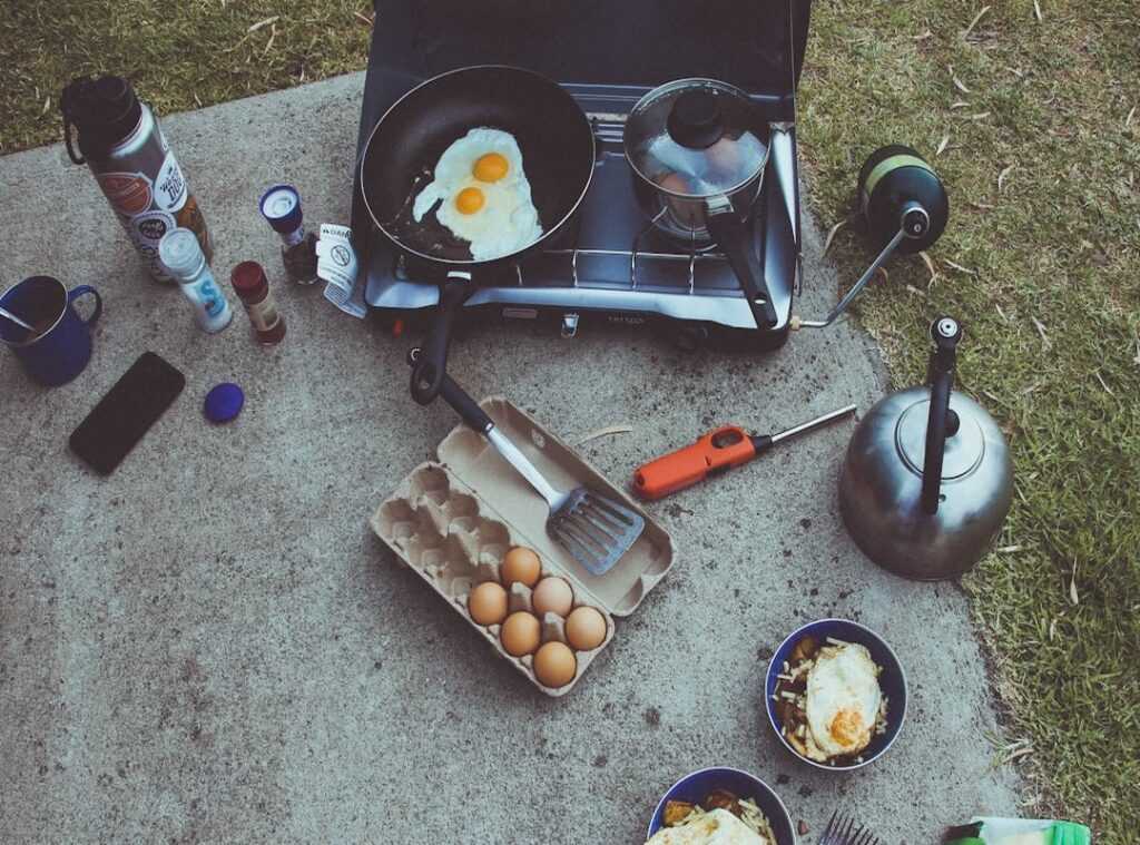 budget travel cooking