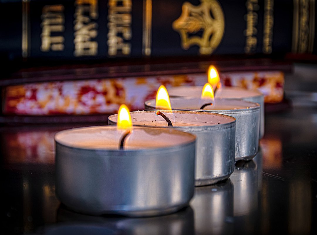 How to Share Shabbat Shalom Images on WhatsApp